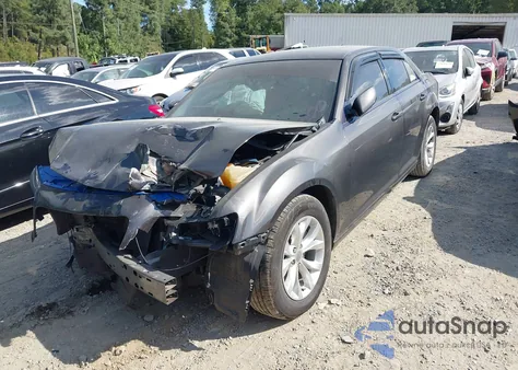 2016 Chrysler 300 Limited z USA, uszkodzony, nr VIN 2C3CCAAG2GH206629